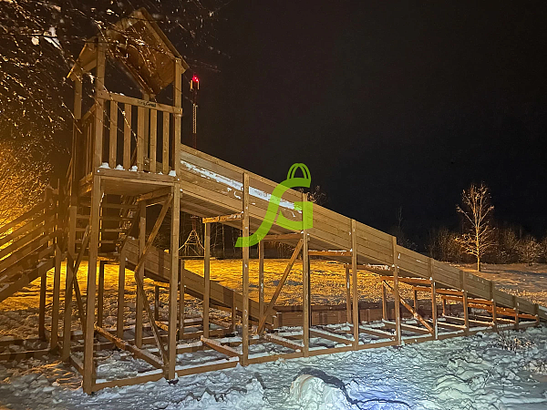 Зимняя горка "IgraGrad Snow Fox 12 м" с двумя скатами и выкатом 8 м