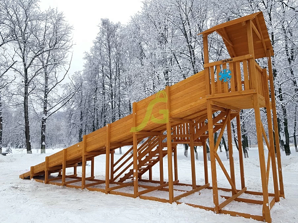 картинка Зимняя деревянная горка "IgraGrad Snow Fox (Домик)", скат 10 м от магазина Лазалка