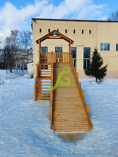 картинка Зимняя деревянная горка "IgraGrad Snow Fox (Домик)", скат 10 м от магазина Лазалка