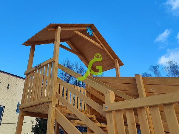 картинка Зимняя деревянная горка "IgraGrad Snow Fox (Домик)", скат 10 м от магазина Лазалка